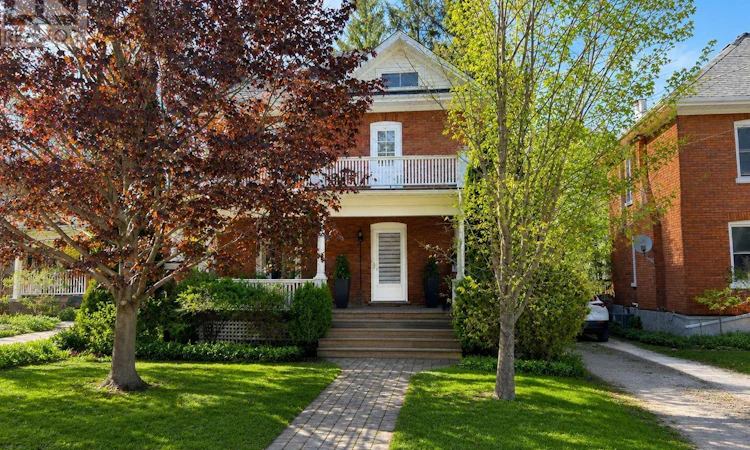 76 Trowbridge Street W
