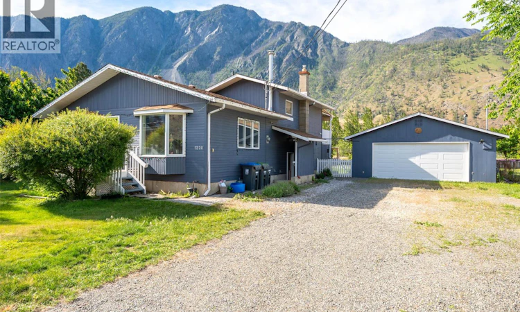 1220 Sykes Crescent