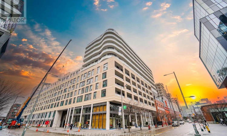 1207-425 Front Street E