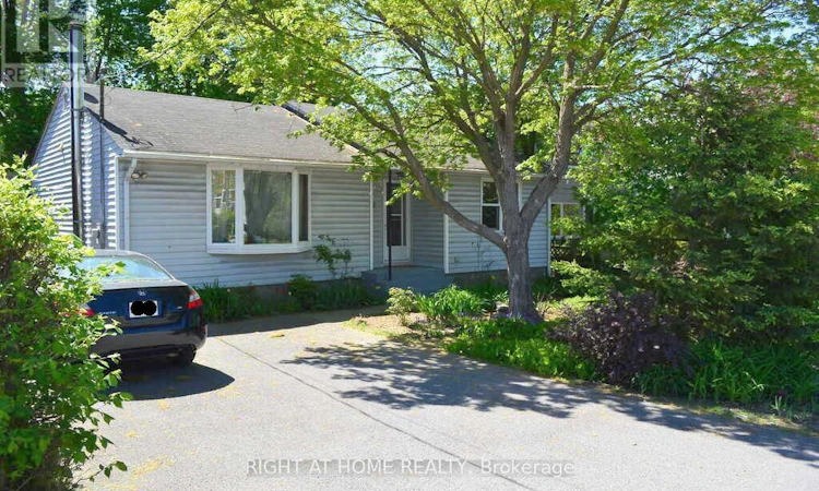 200 Woodroffe Avenue