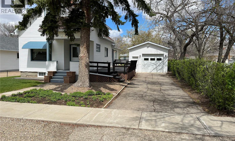 209 2nd Avenue W