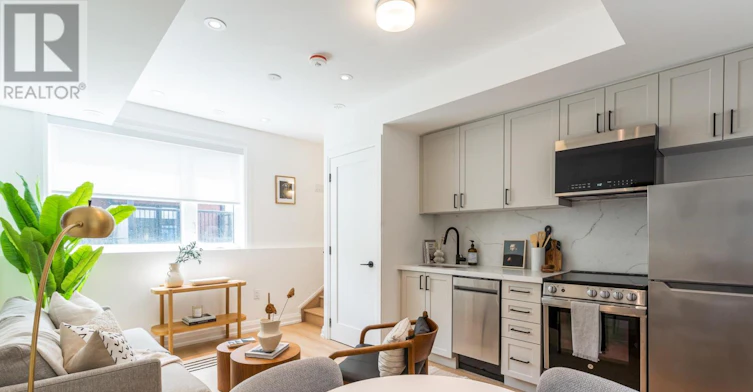 E-218 Aileen Avenue, Toronto, ON, M6M 1G4 - 4