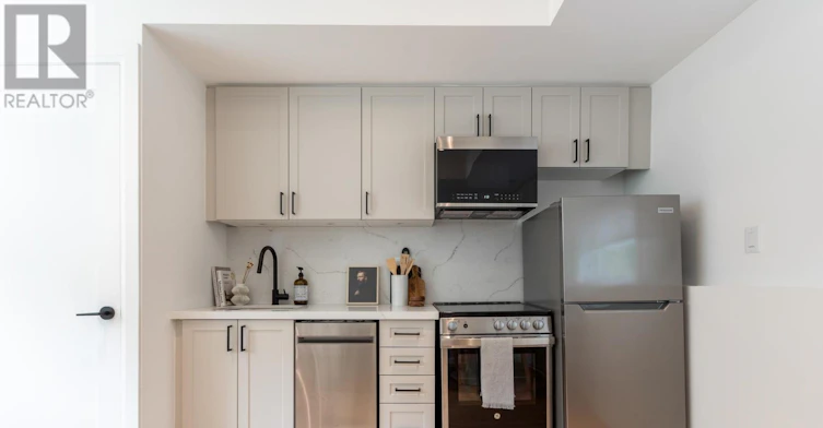 E-218 Aileen Avenue, Toronto, ON, M6M 1G4 - 5