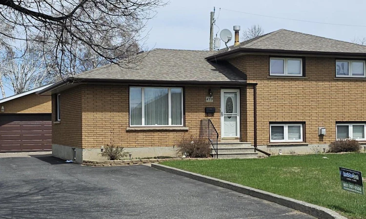 459 Frontenac Bay
