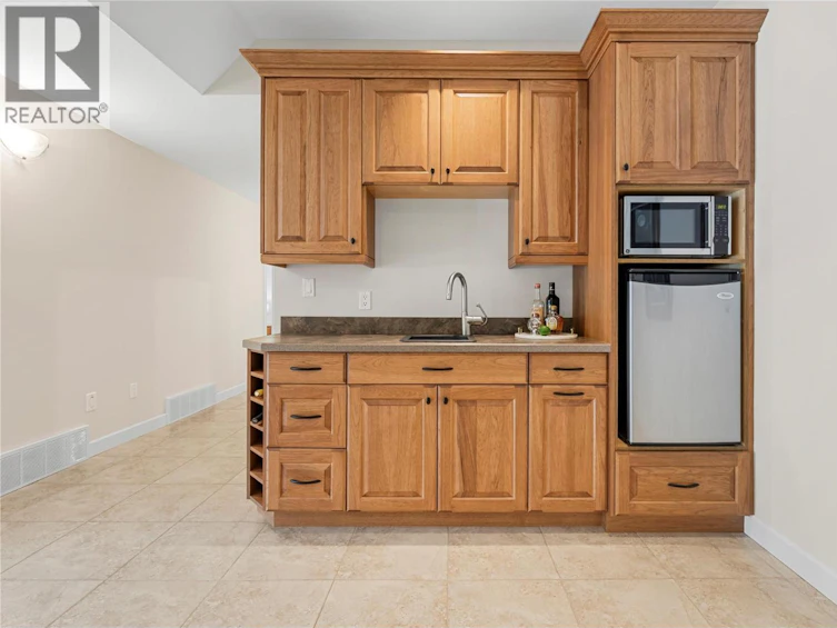 3898 Parri Road, Sorrento, BC, V0E 2W0 - 60