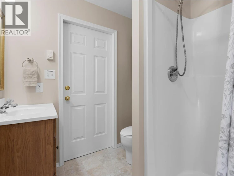 3898 Parri Road, Sorrento, BC, V0E 2W0 - 90