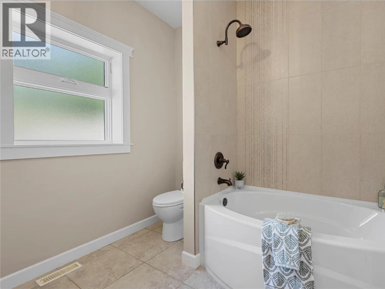 3898 Parri Road, Sorrento, BC, V0E 2W0 - 55