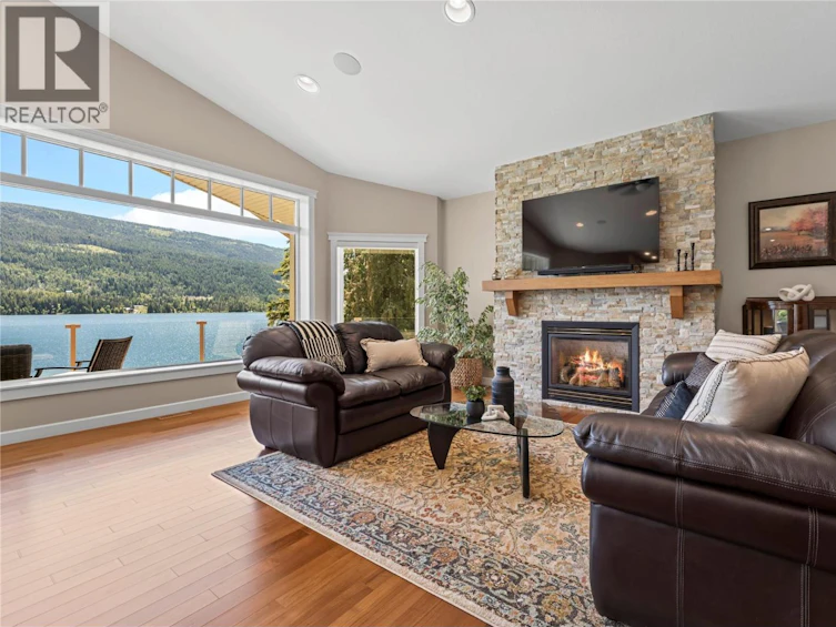 3898 Parri Road, Sorrento, BC, V0E 2W0 - 39