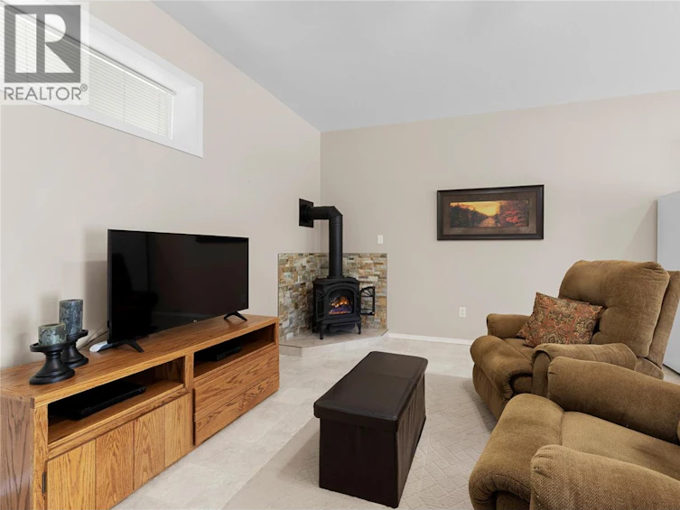 3898 Parri Road, Sorrento, BC, V0E 2W0 - 88