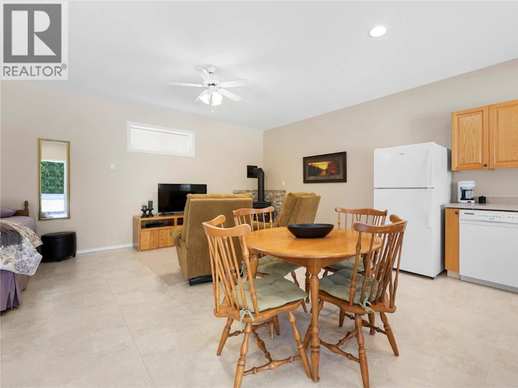 3898 Parri Road, Sorrento, BC, V0E 2W0 - 85