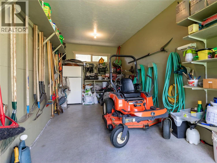 3898 Parri Road, Sorrento, BC, V0E 2W0 - 75