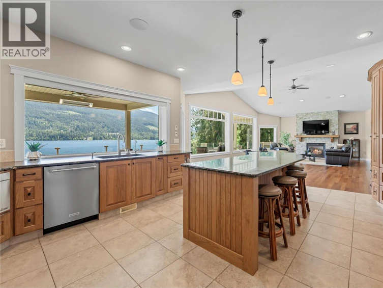 3898 Parri Road, Sorrento, BC, V0E 2W0 - 33