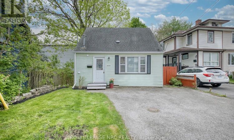 4676 Mcdougall Crescent