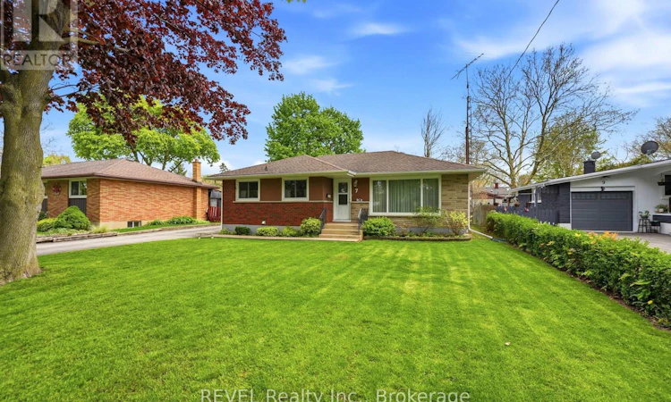 7 Brucedale Avenue