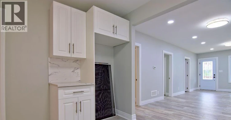 MAIN-1076 Janette Avenue, Windsor, ON, N9A 5A3 - 9