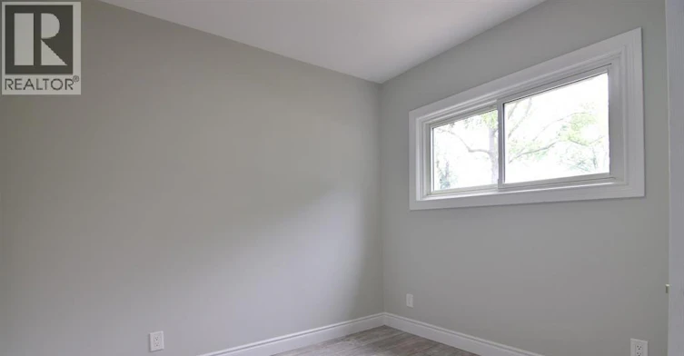 MAIN-1076 Janette Avenue, Windsor, ON, N9A 5A3 - 14