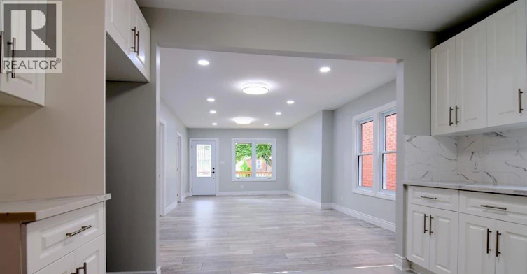MAIN-1076 Janette Avenue, Windsor, ON, N9A 5A3 - 8