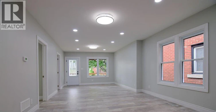MAIN-1076 Janette Avenue, Windsor, ON, N9A 5A3 - 4