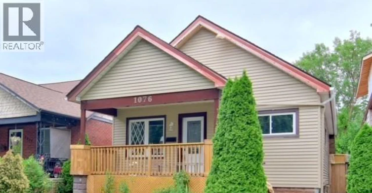 MAIN-1076 Janette Avenue, Windsor, ON, N9A 5A3 - 2