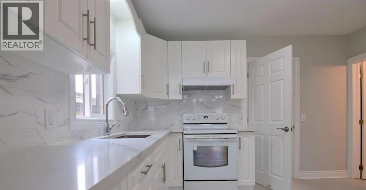 MAIN-1076 Janette Avenue, Windsor, ON, N9A 5A3 - 5
