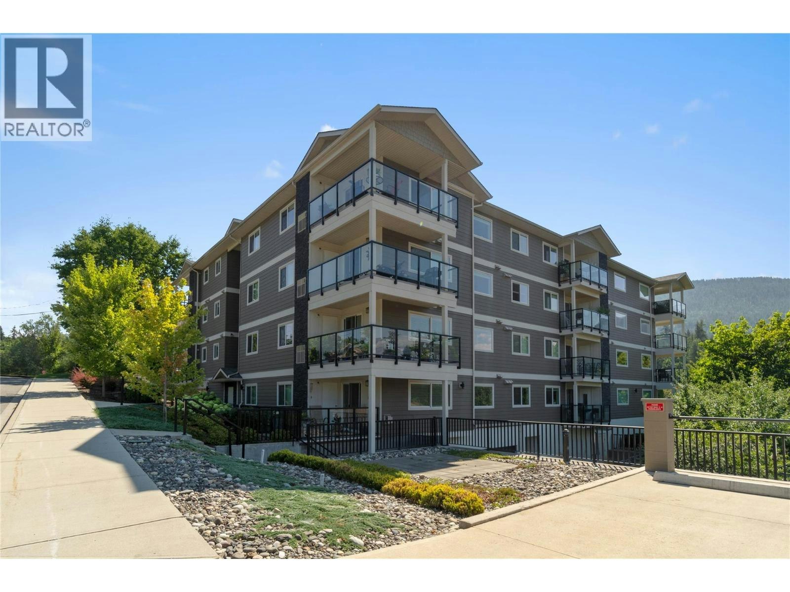 202-330 SE 4 Avenue, Salmon Arm, BC, V1E 0E2