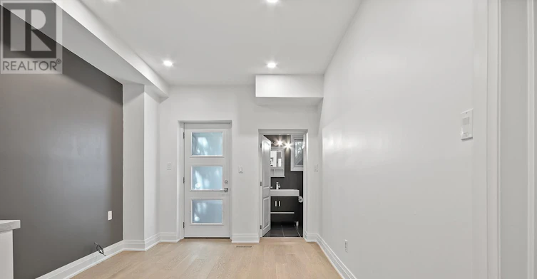 2 (GROUND-35 Humberside Avenue, Toronto, ON, M6P 1J6 - 14