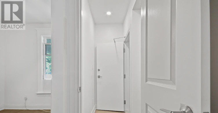 2 (GROUND-35 Humberside Avenue, Toronto, ON, M6P 1J6 - 9