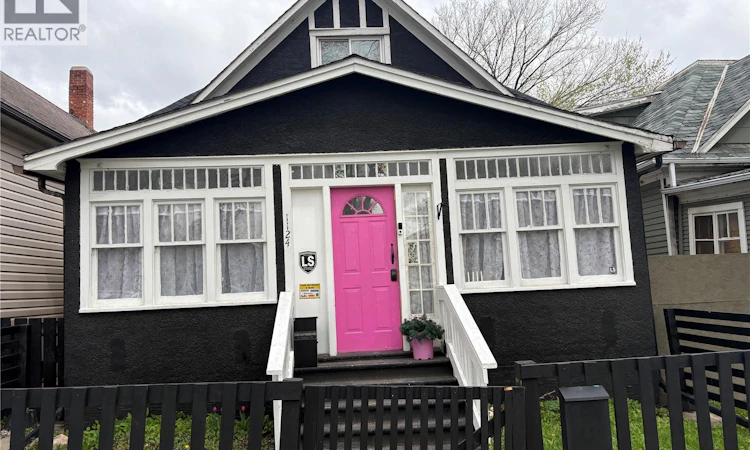 1124 Victoria Avenue