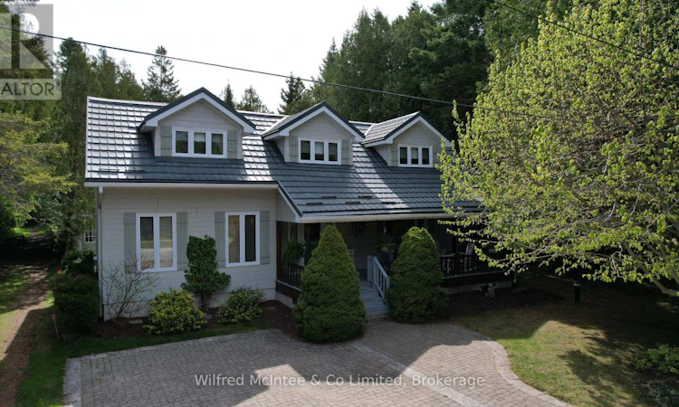 925 King Edward Avenue