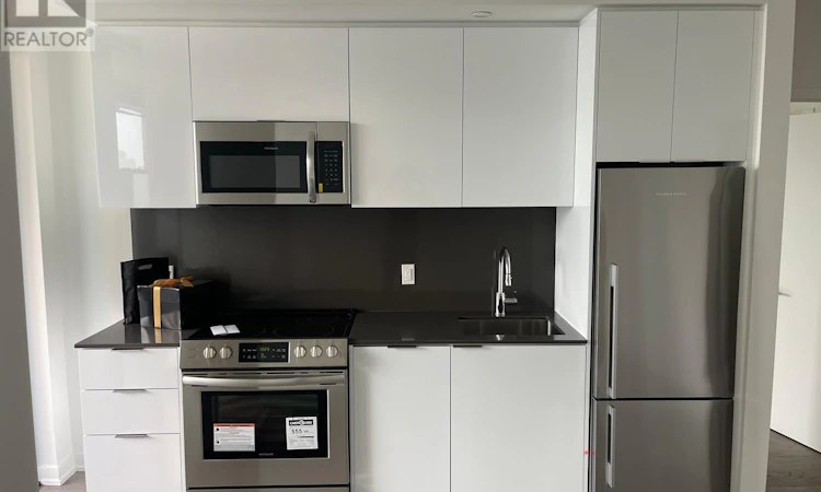 6 - 2606-25 Richmond Street E