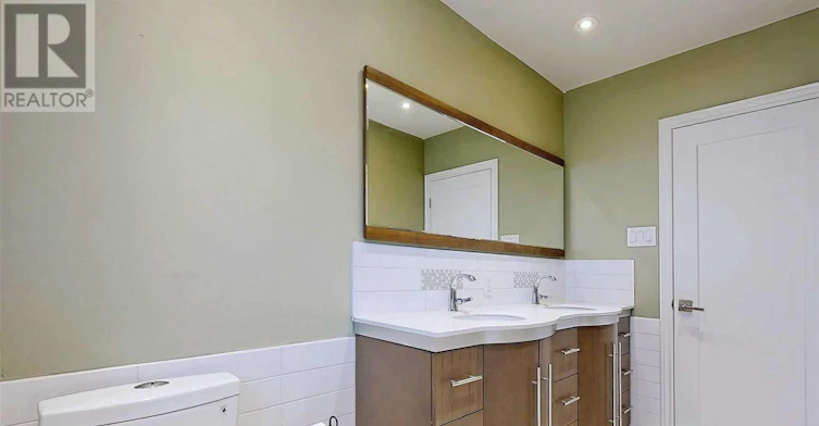 4 Mcmaster Avenue, Hamilton, ON, L9H 4M5 - 31