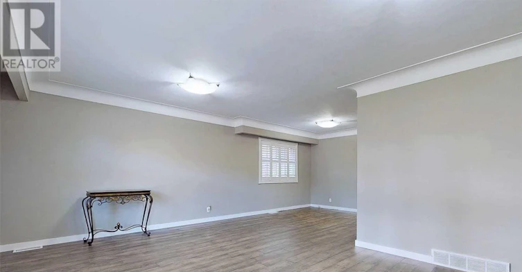4 Mcmaster Avenue, Hamilton, ON, L9H 4M5 - 6
