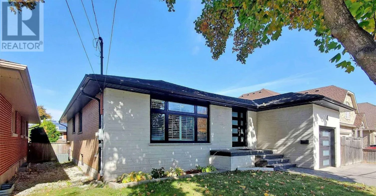 4 Mcmaster Avenue, Hamilton, ON, L9H 4M5 - 3