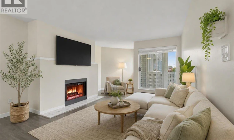 201-7431 Blundell Road