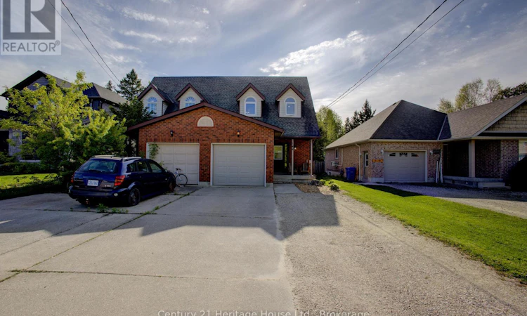 144 Kincardine Street N