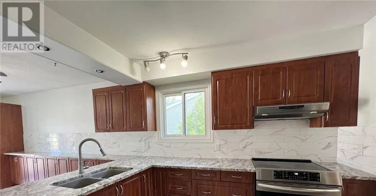 61 Elvaston Avenue, Ottawa, ON, K2G 3X6 - 7