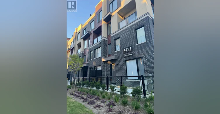 10-3421 Ridgeway Drive, Mississauga, ON, L5L 0C1