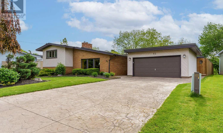 93 Riverview Boulevard N