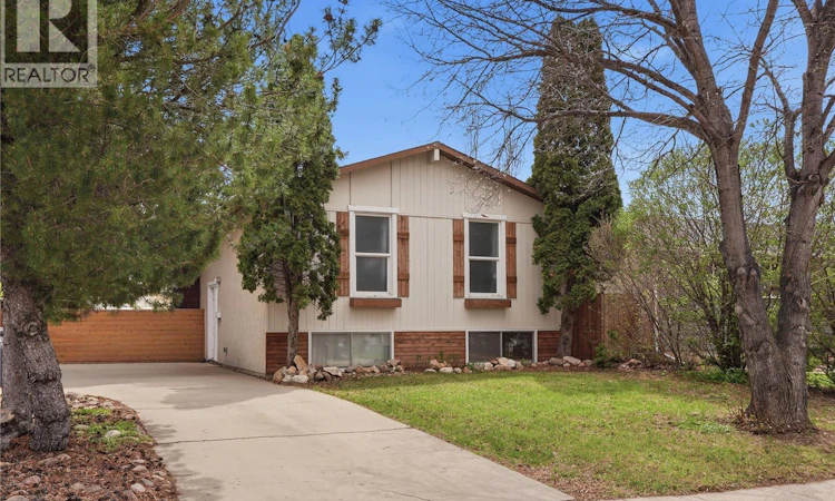 405 St Laurent Crescent