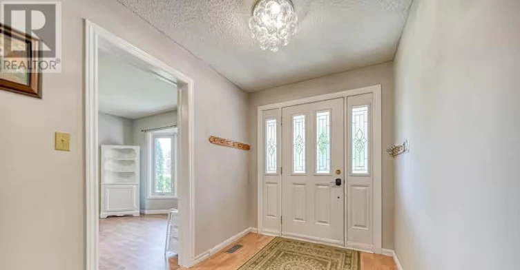 27 Gladiola Court, Whitby, ON, L1R 1N8 - 4