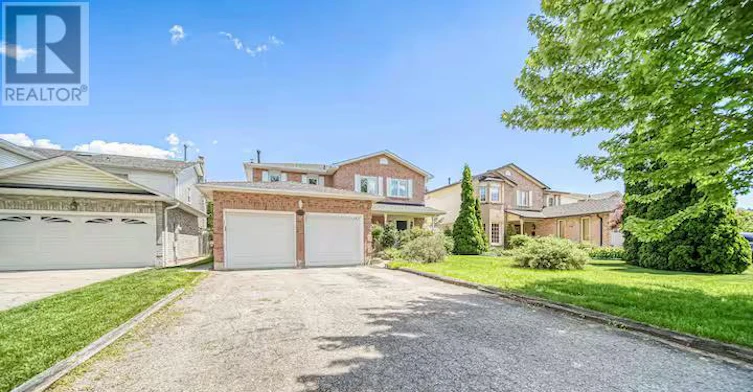 27 Gladiola Court, Whitby, ON, L1R 1N8 - 2