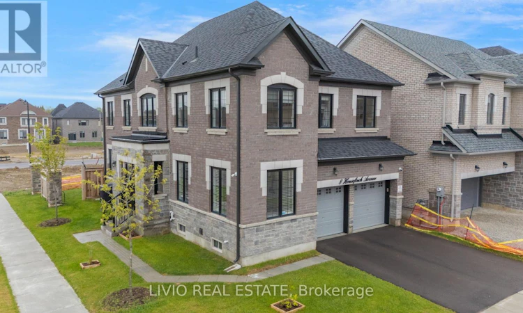 8 Housefinch Avenue