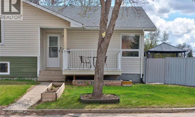 3 Hunt Crescent
