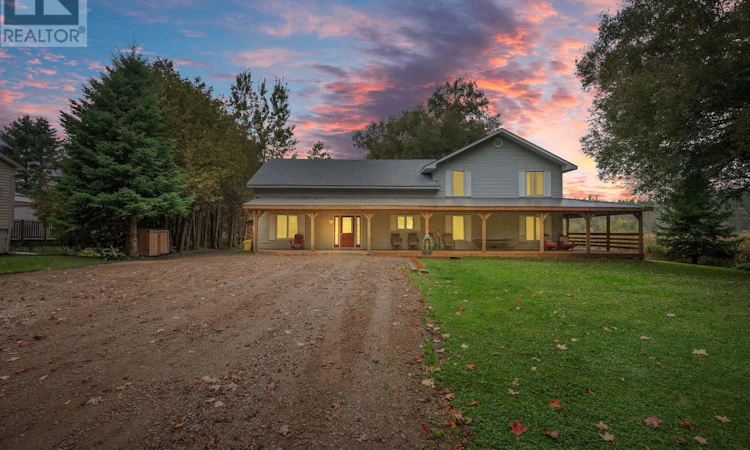 8 Scott Crescent