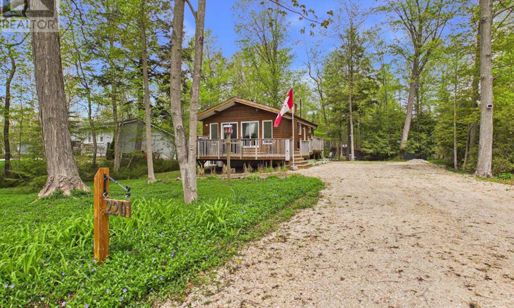 220 Shadywood Crescent