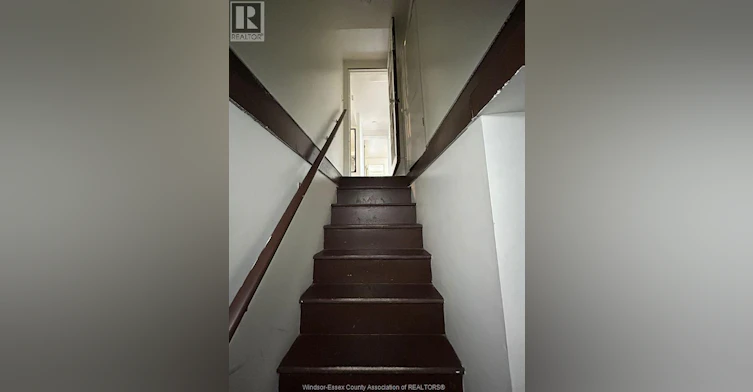 UPPER-3153 Peter Street, Windsor, ON, N9C 1H3 - 2