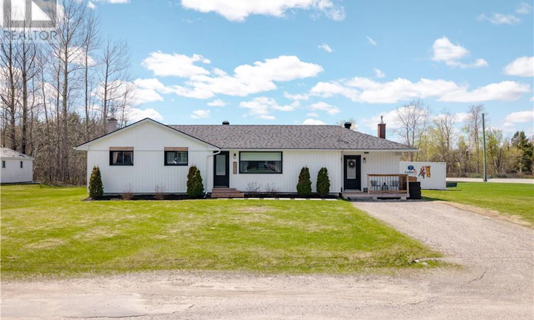 3977 Wayne Crescent