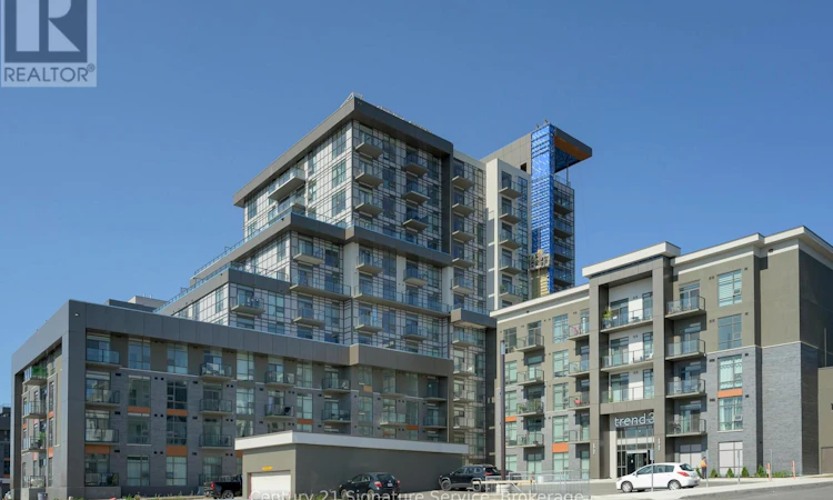 1013-470 Dundas Street E