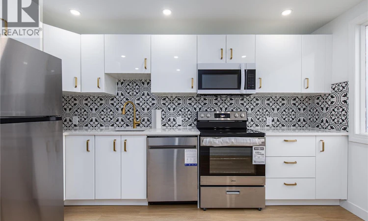 453 Lillooet Street W