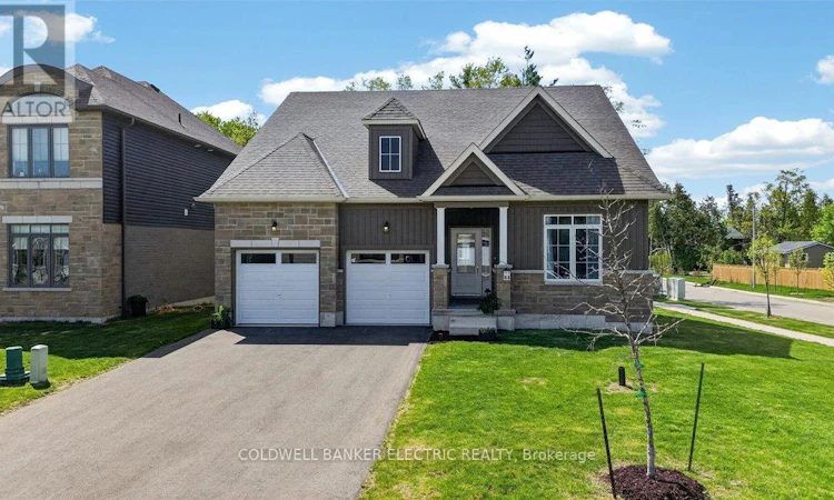 3 Hillcroft Way